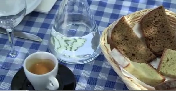 Ο Γιούνκερ σε  ψαροταβέρνα της Αθήνας μιλά για την Ελλάδα [εικόνες] | iefimerida.gr 3