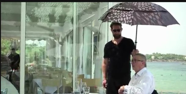 Ο Γιούνκερ σε  ψαροταβέρνα της Αθήνας μιλά για την Ελλάδα [εικόνες] | iefimerida.gr 5