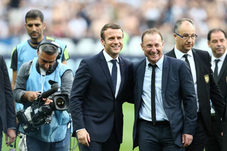 Ο Εμανουέλ Μακρόν το παράκανε: Mετά τους G7 πήγε και στο γήπεδο [εικόνες] | iefimerida.gr 0