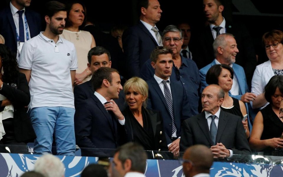 Ο Εμανουέλ Μακρόν το παράκανε: Mετά τους G7 πήγε και στο γήπεδο [εικόνες] | iefimerida.gr 1