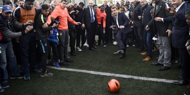 Ο Εμανουέλ Μακρόν το παράκανε: Mετά τους G7 πήγε και στο γήπεδο [εικόνες] | iefimerida.gr 5