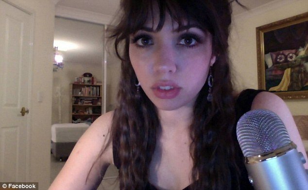 Η καλλονή από τη Συρία που δίνει τον δικό της αγώνα εναντίον των τζιχαντιστών στα social media [εικόνες] | iefimerida.gr 4