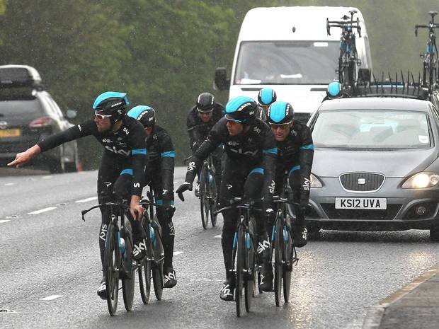 Η Iρλανδία βάφτηκε ολόκληρη στα ροζ για να υποδεχθεί τον ποδηλατικό γύρο [εικόνες] | iefimerida.gr 3