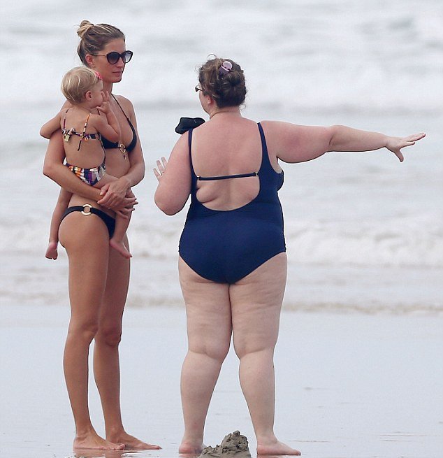 Τα οικογενειακά βάρη ομορφαίνουν την Ζιζέλ -Σέξι ακόμη & κουβαλώντας 2 παιδιά [εικόνες] | iefimerida.gr 10