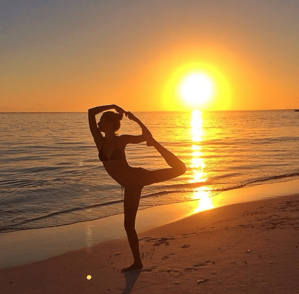 Το φονικό κορμί, το μπικίνι και η γιόγκα -Η Ζιζέλ ξέρει πώς να μαγνητίζει τα βλέμματα [εικόνες] | iefimerida.gr 0