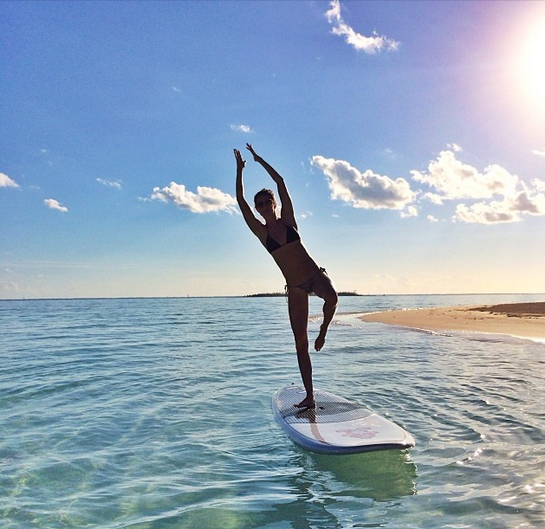 Το φονικό κορμί, το μπικίνι και η γιόγκα -Η Ζιζέλ ξέρει πώς να μαγνητίζει τα βλέμματα [εικόνες] | iefimerida.gr 2