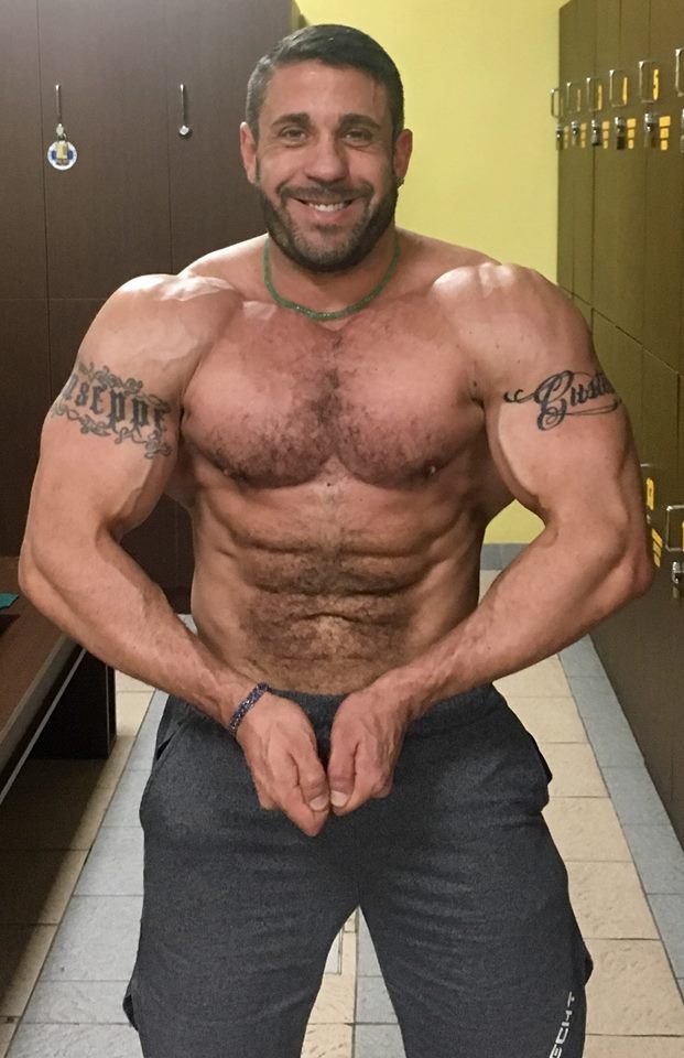 Πρώην πορνοστάρ σε γκέι ταινίες είναι καθηγητής μαθηματικών σε Πανεπιστήμιο [εικόνες & βίντεο]  | iefimerida.gr 1