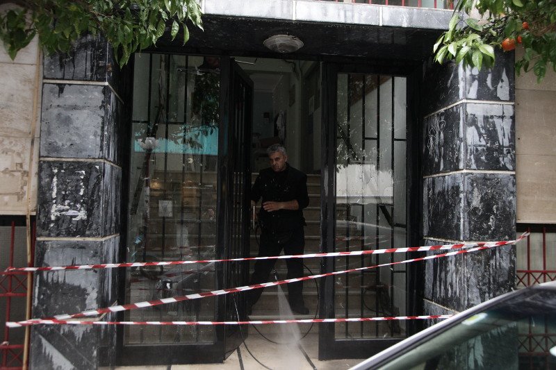 Διπλή επίθεση με γκαζάκια στο δημαρχείο και τα ΕΛΤΑ της Δάφνης [εικόνες] | iefimerida.gr 1