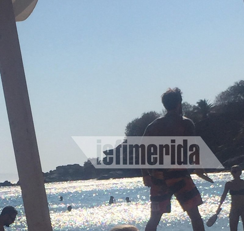 Στην Τήνο ο νικητής του Survivor -Ο Ηλίας Γκότσης κάνει διακοπές με τους φίλους [εικόνες] | iefimerida.gr 3