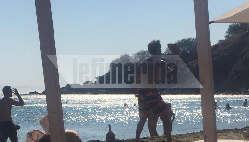 Στην Τήνο ο νικητής του Survivor -Ο Ηλίας Γκότσης κάνει διακοπές με τους φίλους [εικόνες] | iefimerida.gr 2