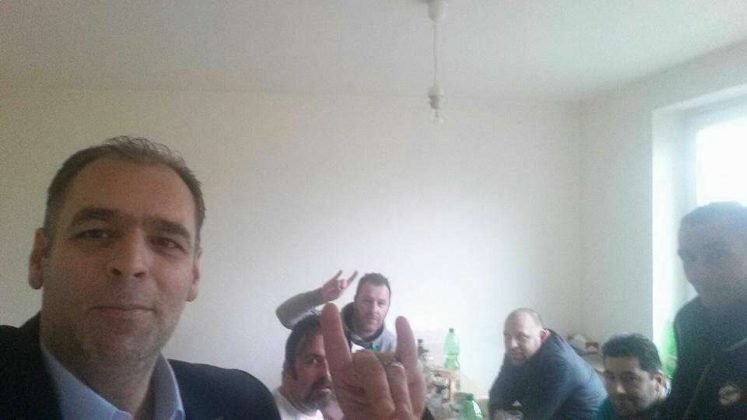 Περιφερειακός σύμβουλος στην Ξάνθη κάνει το σήμα των «Γκρίζων Λύκων» [εικόνες] | iefimerida.gr 0