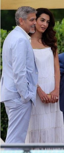 Η πιο κομψή εμφάνιση της Αμάλ -Χεράκι-χεράκι με τον Τζόρτζ [εικόνες]  | iefimerida.gr 1