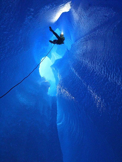Παγωμένη ομορφιά -Στα άδυτα παγετώνα στην Αλάσκα [εικόνες] | iefimerida.gr 7