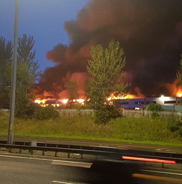 Συναγερμός στη Γλασκόβη: Τεράστια φωτιά ξέσπασε στη λαχαναγορά μετά από δύο ισχυρές εκρήξεις  [εικόνες & βίντεο]  | iefimerida.gr 5