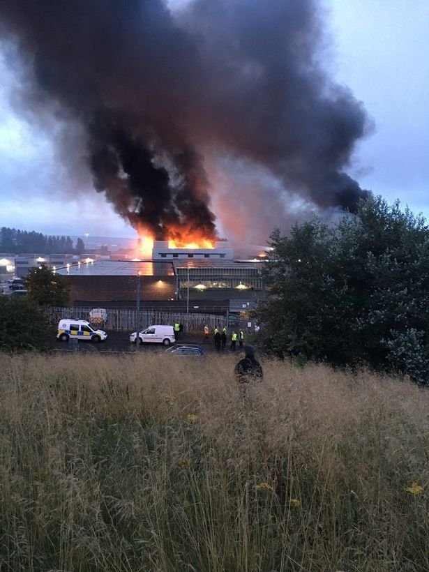 Συναγερμός στη Γλασκόβη: Τεράστια φωτιά ξέσπασε στη λαχαναγορά μετά από δύο ισχυρές εκρήξεις  [εικόνες & βίντεο]  | iefimerida.gr 6