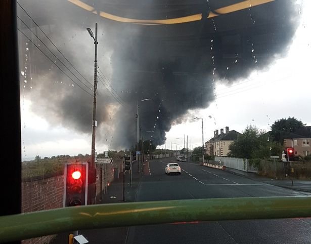 Συναγερμός στη Γλασκόβη: Τεράστια φωτιά ξέσπασε στη λαχαναγορά μετά από δύο ισχυρές εκρήξεις  [εικόνες & βίντεο]  | iefimerida.gr 1