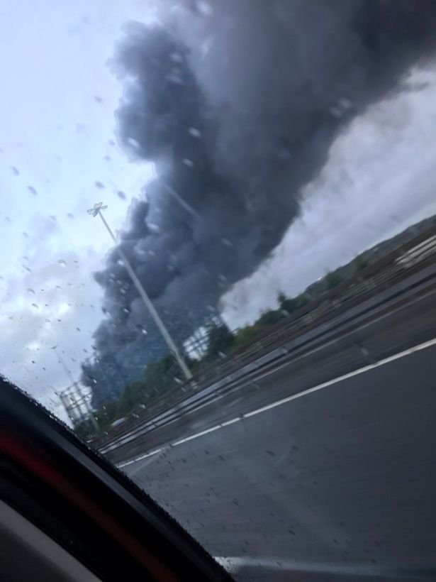 Συναγερμός στη Γλασκόβη: Τεράστια φωτιά ξέσπασε στη λαχαναγορά μετά από δύο ισχυρές εκρήξεις  [εικόνες & βίντεο]  | iefimerida.gr 4