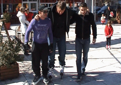 Ο Γκλέτσος δοκιμάζει να κάνει... πατίνια [εικόνες]  | iefimerida.gr 0