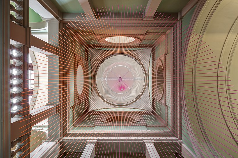 Μια έγχρωμη κουρτίνα ύψους 17,5 μέτρων καλύπτει το μουσείο Victoria & Albert [εικόνες]  | iefimerida.gr 2