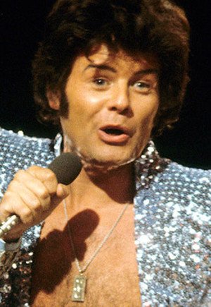 Πρώην είδωλο της ποπ διώκεται για παιδεραστία -Υπνώτιζε τα θύματά του και ασελγούσε σε βάρος τους [εικόνες&βίντεο] | iefimerida.gr 3