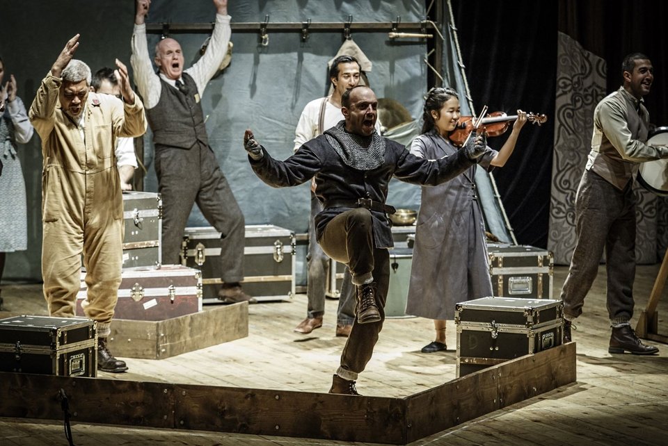 Ο φοβερός «Άμλετ» του ιστορικού σαιξπηρικού θιάσου Globe Theatre για μία βραδιά στην Αθήνα [εικόνες] | iefimerida.gr 1