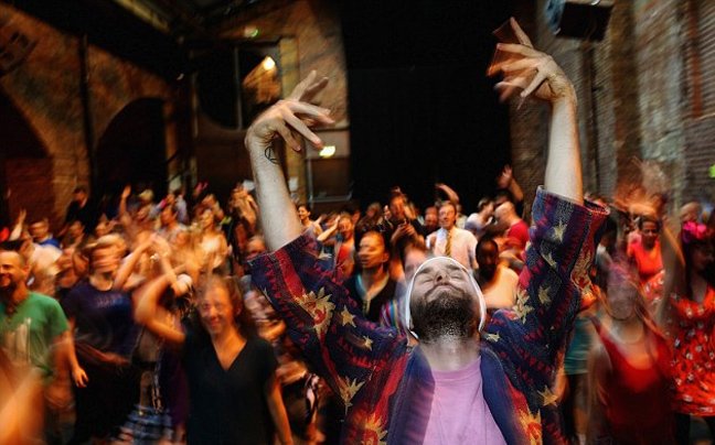 Το κλαμπ που ανοίγει το πρωί πριν τη δουλειά – Βοηθάει όσους δυσκολεύονται με το πρωινό ξύπνημα [εικόνες]  | iefimerida.gr 1