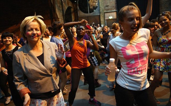 Το κλαμπ που ανοίγει το πρωί πριν τη δουλειά – Βοηθάει όσους δυσκολεύονται με το πρωινό ξύπνημα [εικόνες]  | iefimerida.gr 3