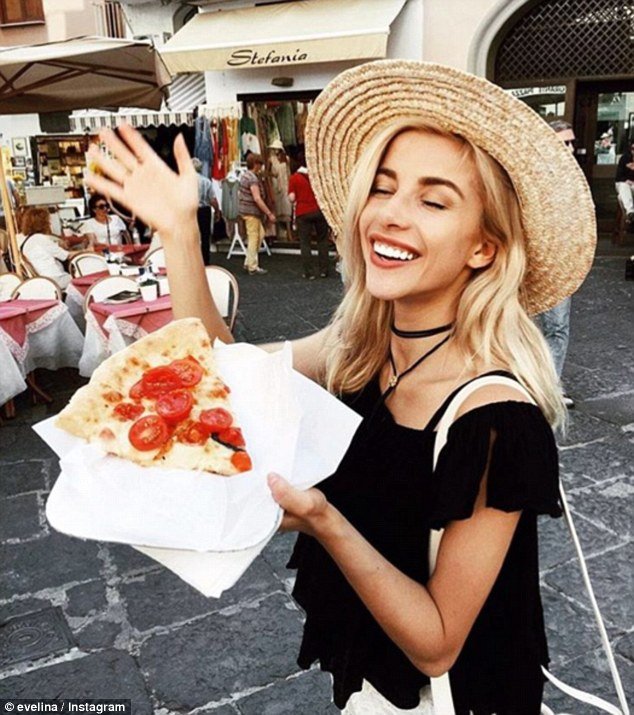 H λαιμαργία είναι μόδα: Καλλονές φωτογραφίζονται τρώγοντας  πίτσες, μπέργκερ και παγωτά [εικόνες] | iefimerida.gr 0