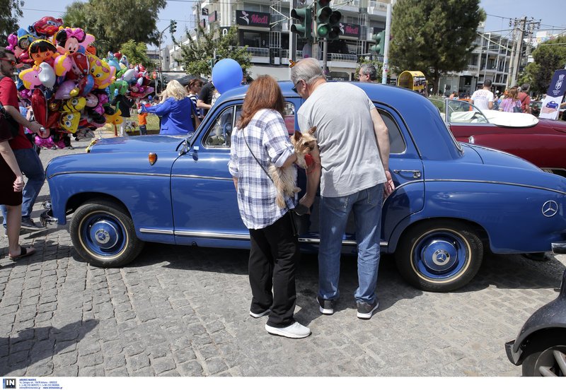 Αυτοκίνητα από μία άλλη εποχή έκαναν απόβαση στη Γλυφάδα -Οι αντίκες που έκλεψαν την παράσταση [εικόνες] | iefimerida.gr 1