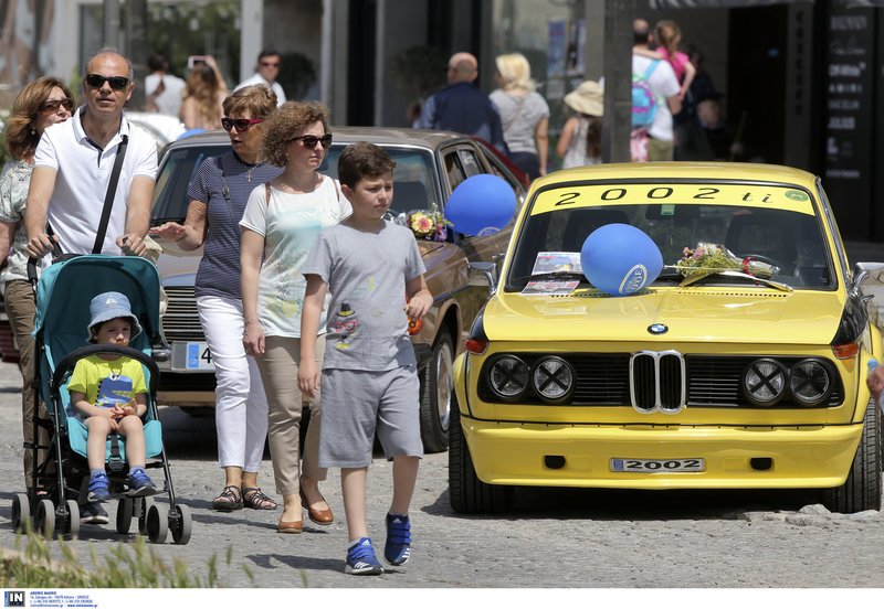 Αυτοκίνητα από μία άλλη εποχή έκαναν απόβαση στη Γλυφάδα -Οι αντίκες που έκλεψαν την παράσταση [εικόνες] | iefimerida.gr 10