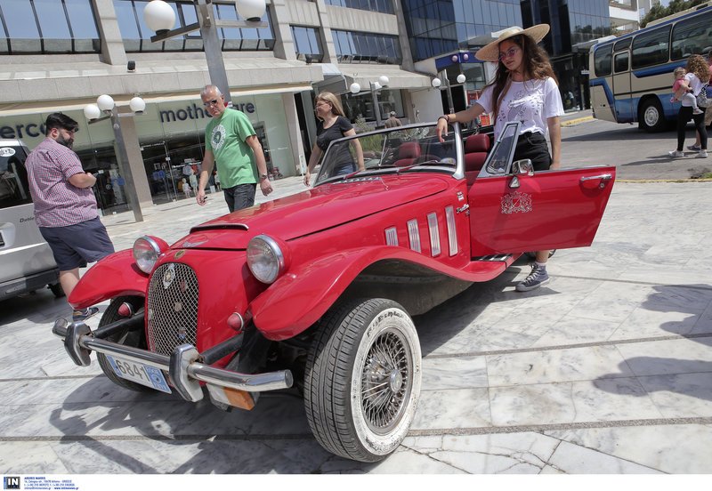 Αυτοκίνητα από μία άλλη εποχή έκαναν απόβαση στη Γλυφάδα -Οι αντίκες που έκλεψαν την παράσταση [εικόνες] | iefimerida.gr 4