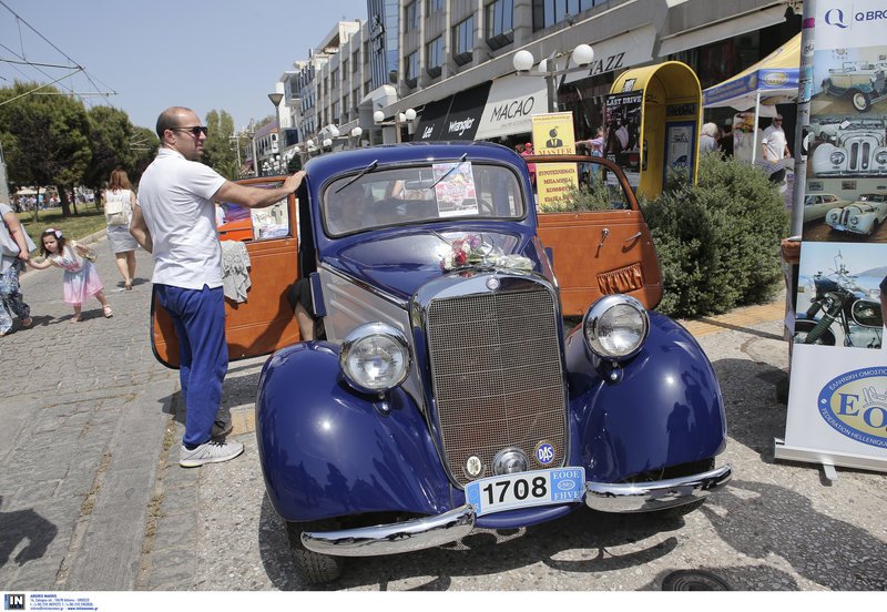 Αυτοκίνητα από μία άλλη εποχή έκαναν απόβαση στη Γλυφάδα -Οι αντίκες που έκλεψαν την παράσταση [εικόνες] | iefimerida.gr 3