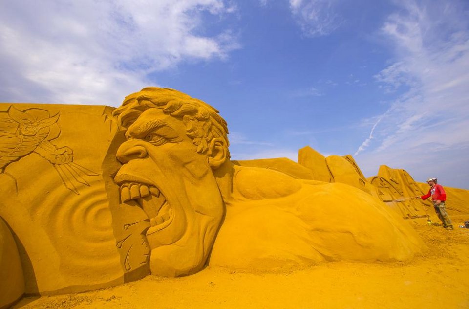 Εχτισαν παλάτια στην άμμο: Απίστευτα γλυπτά με έμπνευση από τον κόσμο του κινηματογράφου [εικόνες] | iefimerida.gr 0