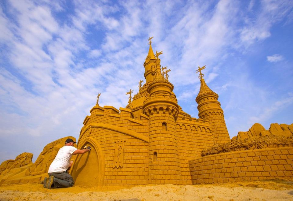 Εχτισαν παλάτια στην άμμο: Απίστευτα γλυπτά με έμπνευση από τον κόσμο του κινηματογράφου [εικόνες] | iefimerida.gr 3