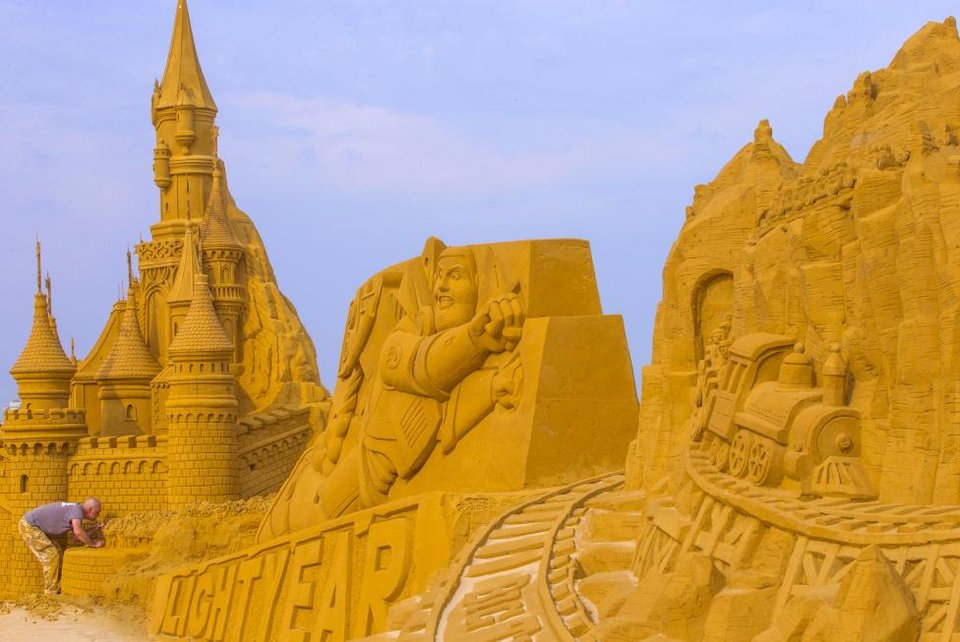 Εχτισαν παλάτια στην άμμο: Απίστευτα γλυπτά με έμπνευση από τον κόσμο του κινηματογράφου [εικόνες] | iefimerida.gr 6