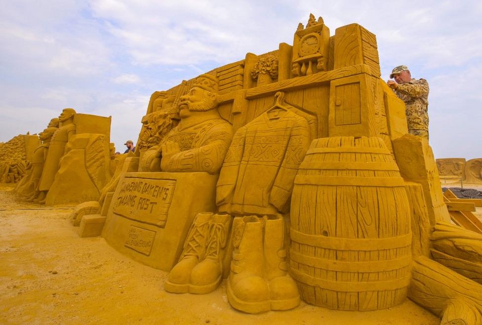 Εχτισαν παλάτια στην άμμο: Απίστευτα γλυπτά με έμπνευση από τον κόσμο του κινηματογράφου [εικόνες] | iefimerida.gr 7
