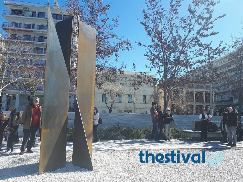 Στήθηκε γλυπτό 4 μέτρων από χάλυβα στη Νέα Παραλία Θεσσαλονίκης [εικόνες] | iefimerida.gr 2