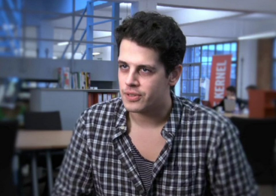 Ο ελληνικής καταγωγής γκέι, δεξιός ακτιβιστής του διαδικτύου που τον μπλόκαρε το Τwitter [εικόνες] | iefimerida.gr 0