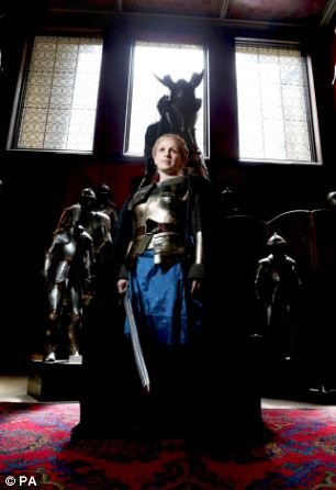 Eνα παράξενο ζευγάρι -Μεταμφιέστηκαν σε ήρωες του Game of Thrones για την τελετή του γάμου τους [εικόνες&βίντεο] | iefimerida.gr 2