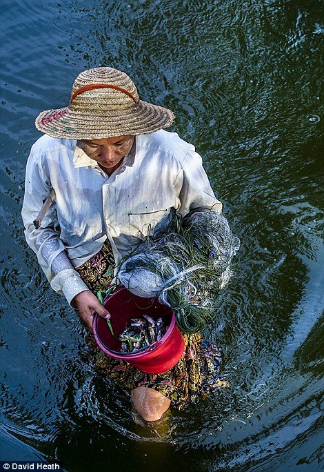 Η ζωή στη γη με τους χρυσούς ναούς: Στη χώρα των μοναχών της Βιρμανίας και των τσιγγάνων της θάλασσας [εικόνες]  | iefimerida.gr 2