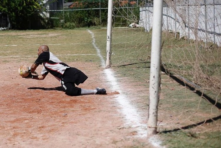 Ο τερματοφύλακας με το ένα πόδι -Ο Βραζιλιάνος που δεν άφησε τίποτα να τον κρατήσει εκτός γηπέδου [εικόνες] | iefimerida.gr 4