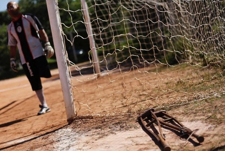 Ο τερματοφύλακας με το ένα πόδι -Ο Βραζιλιάνος που δεν άφησε τίποτα να τον κρατήσει εκτός γηπέδου [εικόνες] | iefimerida.gr 7