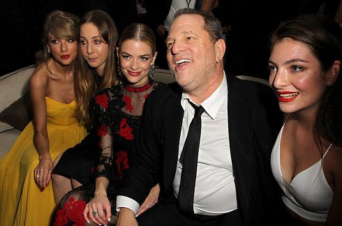 Χλιδή, ομορφιά και... «χουφτώματα» -Ολες οι αδιάκριτες φωτογραφίες από τα πάρτι μετά τις Χρυσές Σφαίρες [εικόνες] | iefimerida.gr 1