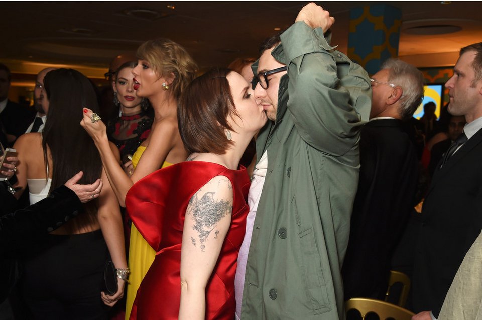 Χλιδή, ομορφιά και... «χουφτώματα» -Ολες οι αδιάκριτες φωτογραφίες από τα πάρτι μετά τις Χρυσές Σφαίρες [εικόνες] | iefimerida.gr 31