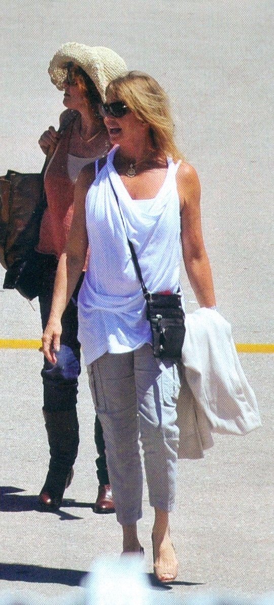 Πιστοί στη Σκιάθο οι Γκόλντι Χόουν και Κερτ Ράσελ [εικόνες] | iefimerida.gr 1