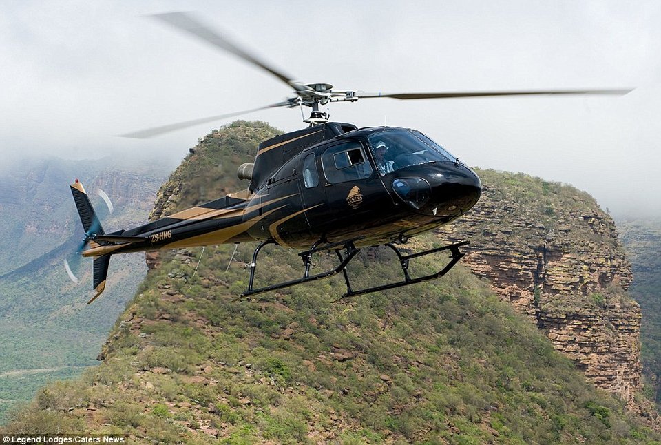 Ανυπέρβλητα εμπόδια: Παίκτες γκολφ πετούν το μπαλάκι πάνω από ένα βουνό και μετακινούνται με ελικόπτερο [εικόνες&βίντεο] | iefimerida.gr 0