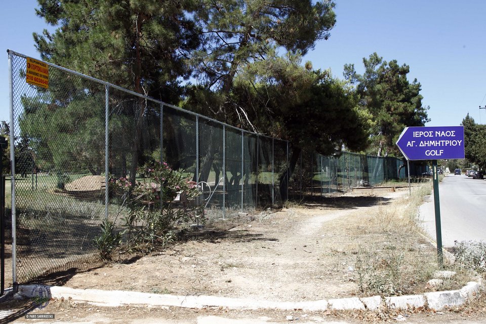 Εβαλαν καινούριο φράχτη στο Γκολφ Γλυφάδας -Για να μη φεύγουν οι μπάλες έξω από το γήπεδο [εικόνες] | iefimerida.gr 2
