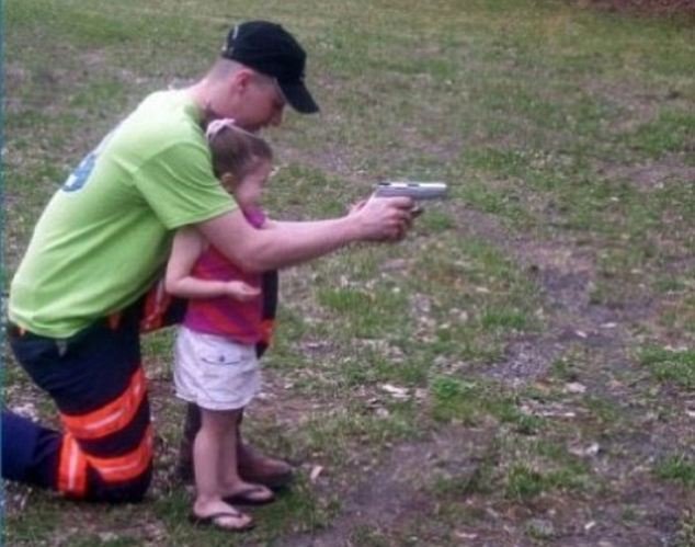 Αν υπήρχε βραβείο χειρότερου γονιού θα το έπαιρνε κάποιος από αυτούς [εικόνες] | iefimerida.gr 8