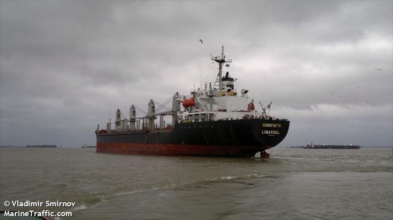 Αγωνία στο Αιγαίο: Φορτηγό πλοίο προσάραξε στην Ανδρο -Επιχείρηση διάσωσης των 22 μελών του πληρώματος [εικόνες] | iefimerida.gr 4