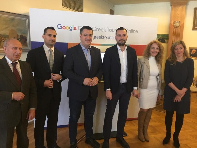 (Από αριστερά προς τα δεξιά): Ιωάννης Μωυσιάδης, Αντιπεριφερειάρχης Σερρών, Ορέστης Ανδριάνης, Industry Manager Google Ελλάδας, Κύπρου, Βουλγαρίας και Μάλτας, Απόστολος Τζιτζικώστας, Περιφερειάρχης Κεντρικής Μακεδονίας, Αλέξανδρος Θάνος, Αντιπεριφερειάρχης Πολιτισμού & Τουρισμού, Θεώνη Κασβίκη, Στέλεχος του Τμήματος Καινοτομίας και Βέλτιστων Πρακτικών, του Υπουργείου Διοικητικής Ανασυγκρότησης, Στέλλα Τσομώκου, Σύμβουλος Εταιρικής Πολιτικής της Google Ελλάδας 